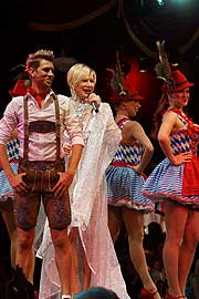 "Bavarian Glamour" ist das Motto des Abends im teatro (©Foto: Martin Schmitz)